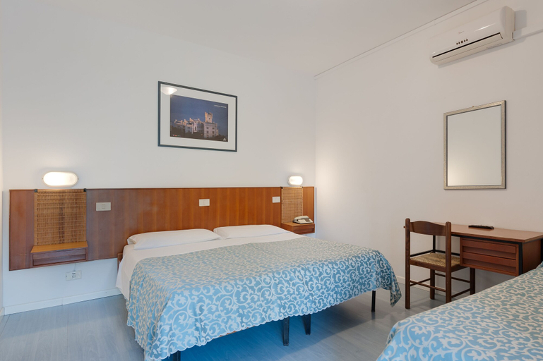 Bedroom 3, Hotel Helvetia, Gorizia
