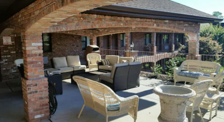 Chalet Inn & Suites Centerport, Suffolk