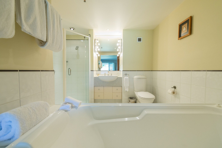Bathroom 5, VR Rotorua Lake Resort, Rotorua