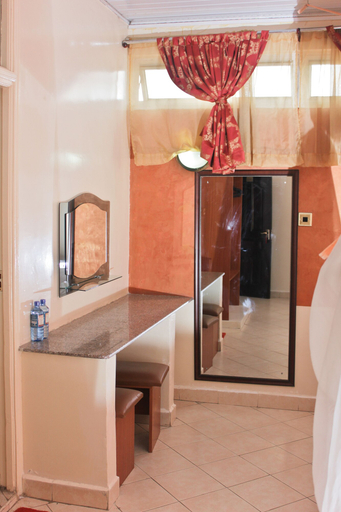 Bathroom 4, Pearl Palace Hotel, Starehe