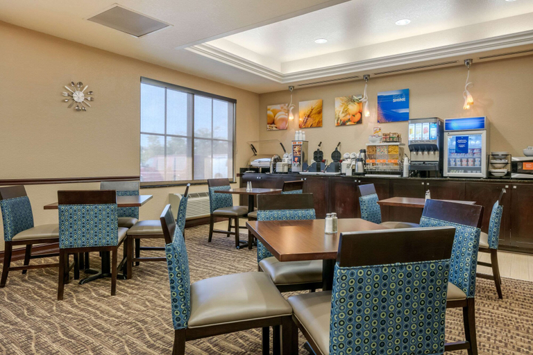 Food & Drinks 5, Comfort Inn & Suites Northeast - Gateway, Pinellas
