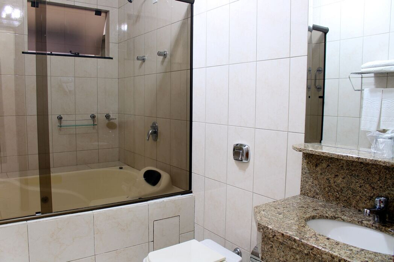 Bathroom 5, Hotel Lago Dourado, Dois Vizinhos