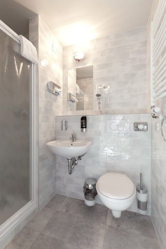 Bathroom, a&o Frankfurt Ostend, Frankfurt am Main