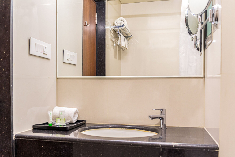 Bathroom 4, Treebo Premium Grand Emerald, Pune