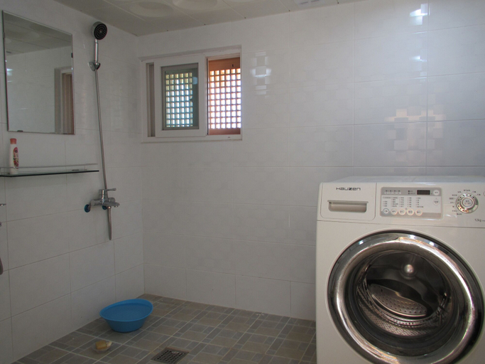 Bathroom 4, Ongyejongtaek Sambaekdang, Andong