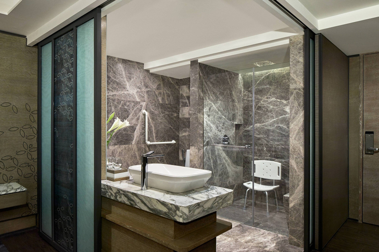 Bathroom 5, Yogyakarta Marriott Hotel, Sleman