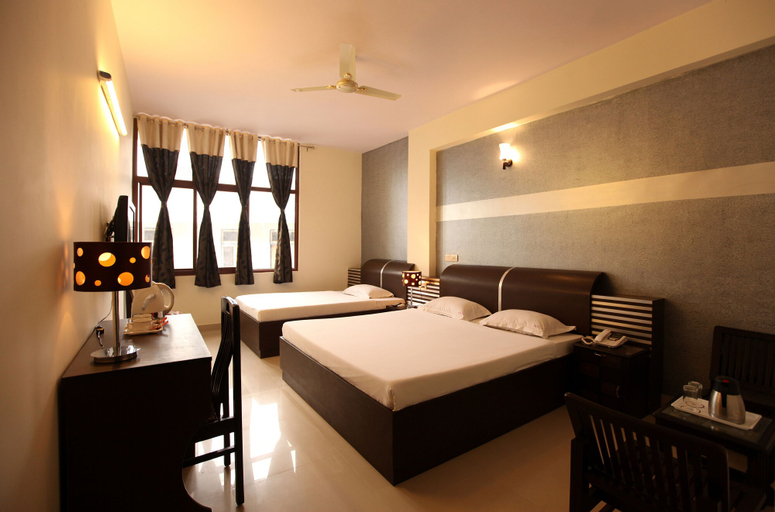 Hotel Airport City, West