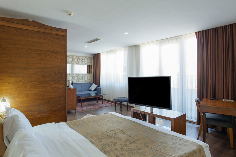 Bedroom 5, P Galata Boutique Hotel, Beyoğlu