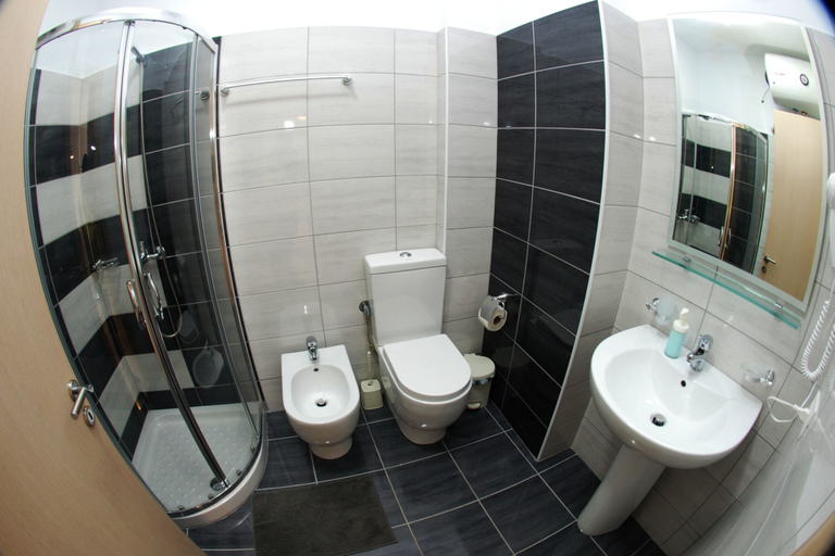 Bathroom 4, Blue Residence, Sarandës