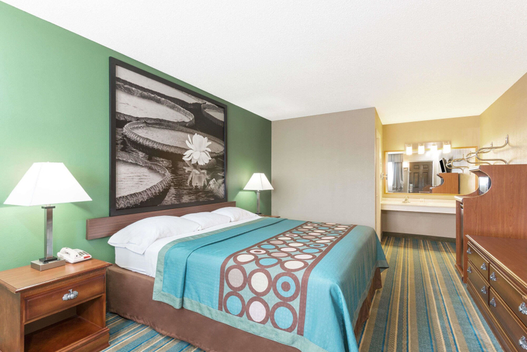 Bedroom 3, Super 8 by Wyndham Greencastle, Franklin