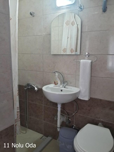 Bathroom 5, Camlaralti Pansiyon, Ayvalık