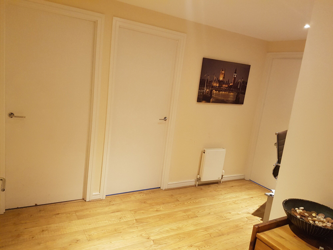 Others 5, Sub Penthouse Canary Wharf London, London