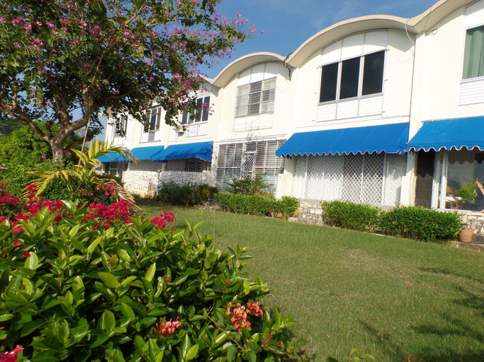 Exterior & Views 2, Court Manor at Montego Bay Club