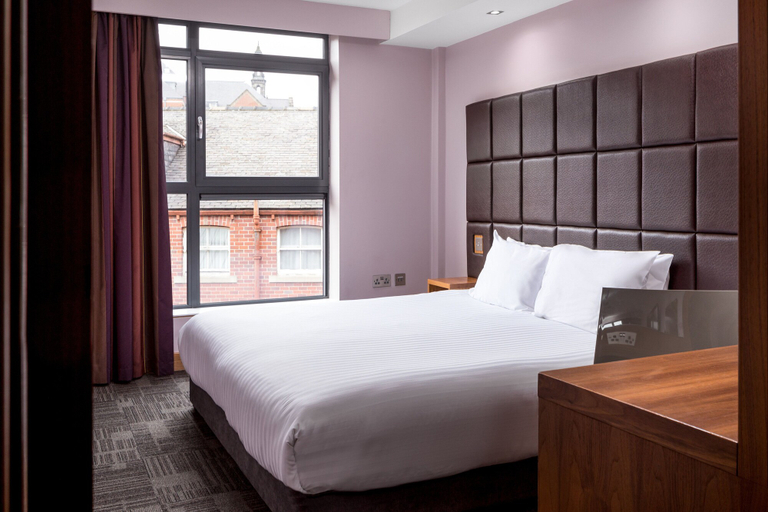 Bedroom 2, Roomzzz Leeds City, Leeds