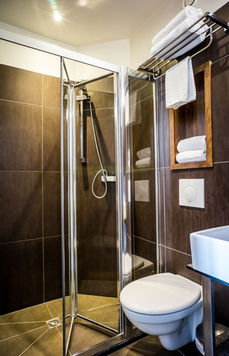 Bathroom 5, Art Hotel Eiffel, Paris