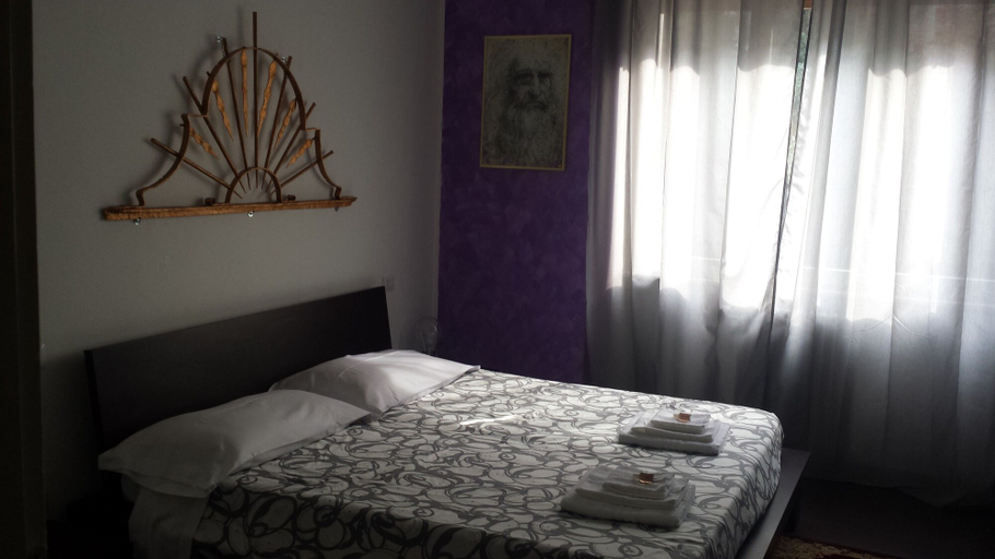 Bedroom 5, Luci a San Siro, Milano