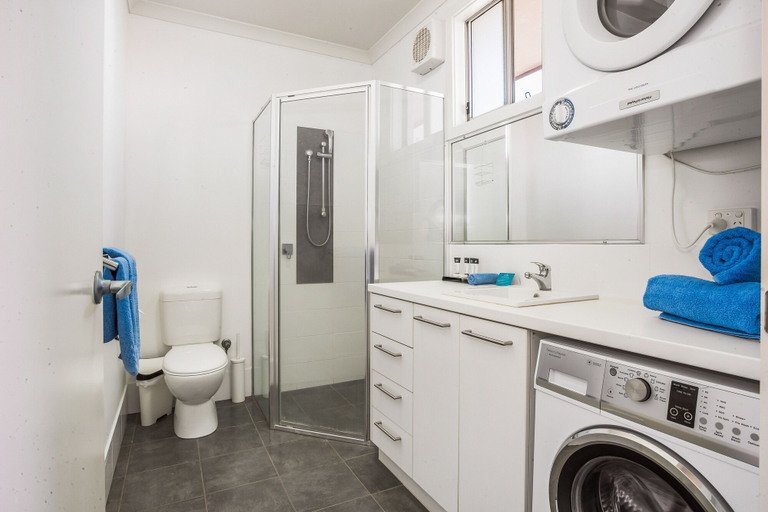 Bathroom 5, Onslow Beach Resort, Ashburton