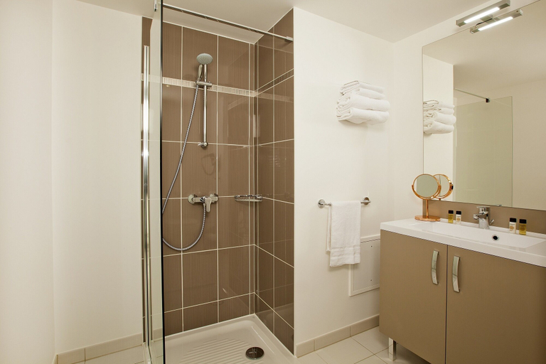 Bathroom 5, Residhome Asnières Park, Hauts-de-Seine