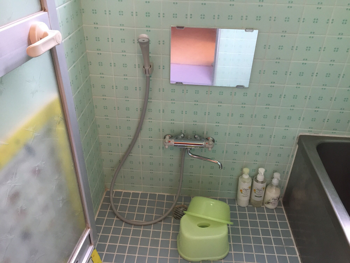Bathroom, Kamata Ann, Ōta