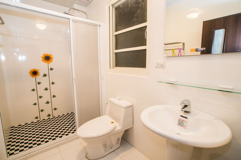Bathroom 2, Happy Hi B&B, Taitung