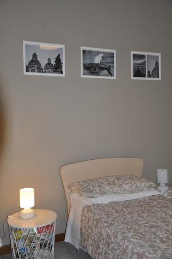 Bedroom 4, Domus Santa Caterina, Rome