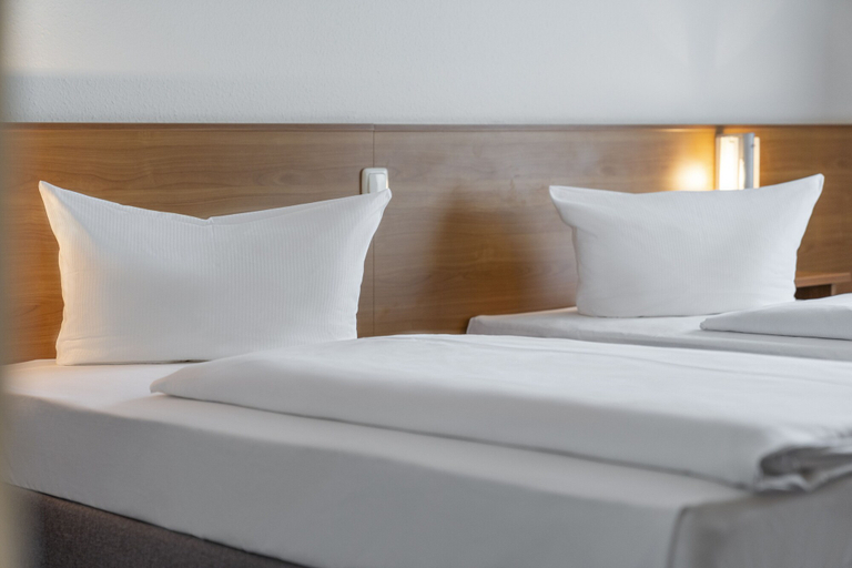Bedroom 3, Center Hotel Kaiserhof, Burgenlandkreis