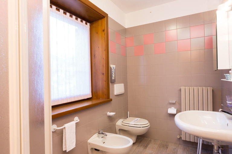 Bathroom 3, Krone, Sondrio