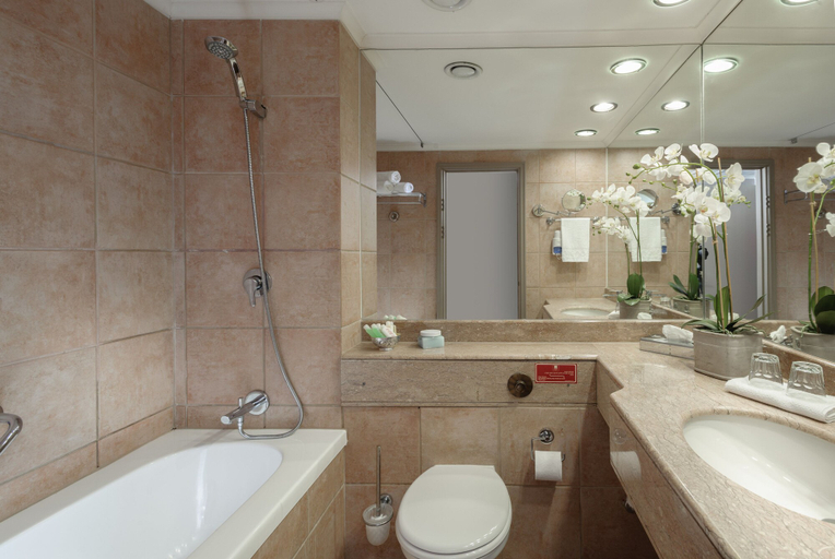 Bathroom 5, Leonardo Hotel Negev