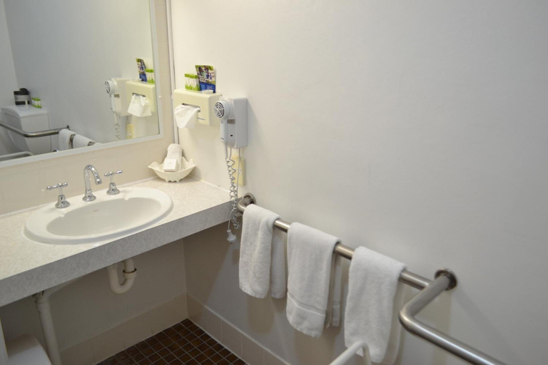 Bathroom 4, Tamworth Motor Inn & Cabins, Tamworth Regional - Pt A