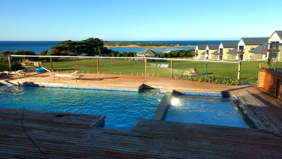 Sport & Beauty 3, Diamond Island Resort & Penguin viewing, Glamorgan-Spring Bay