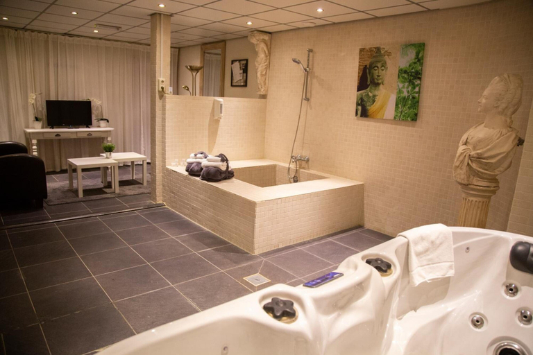 Bathroom 3, Amicitia Hotel, Sneek