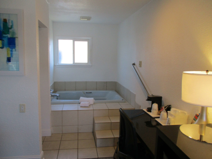 Bathroom 4, SureStay Hotel by Best Western Seaside Monterey, Monterey