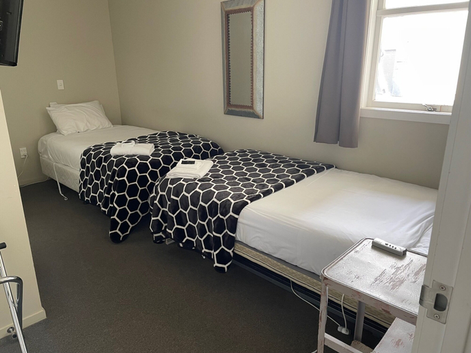 Bedroom 2, Fat Owl Motel, Bar & Eatery, Waitomo