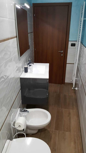 Bathroom 5, Il Larice, Torino