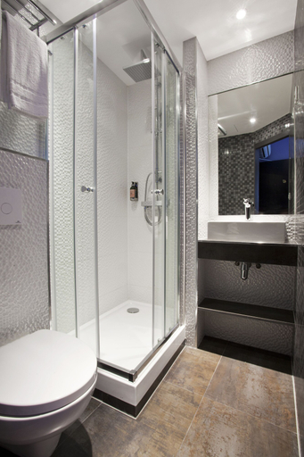 Bathroom 4, Hôtel des Savoies Lyon Perrache, Rhône