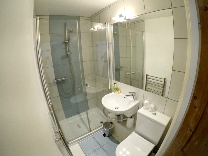 Bathroom 4, Chaucers Retreat Vacation Home, Kent