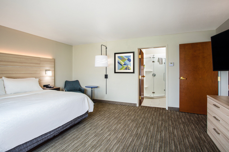 Bedroom 5, Holiday Inn Express & Suites LEWISBURG, Greenbrier