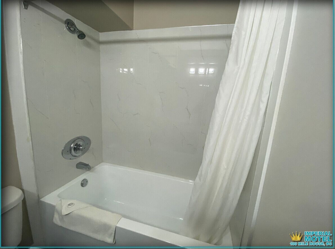 Bathroom 5, Imperial Motel, Cariboo