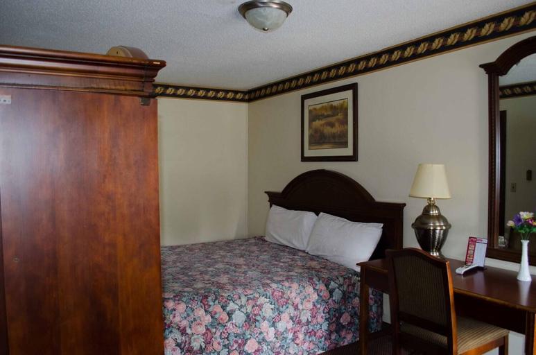 Bedroom 2, Delta Motel, Bay