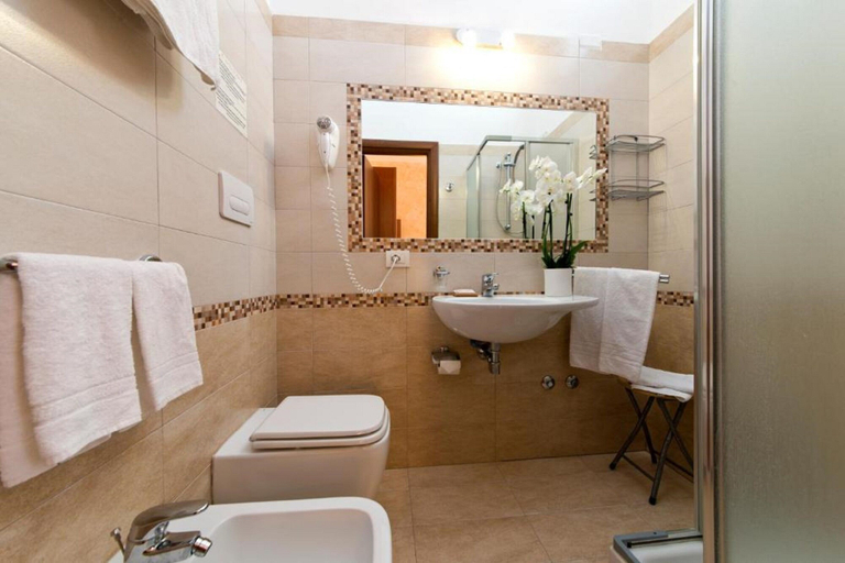 Bathroom 4, Hotel Casa Di Meglio, Napoli