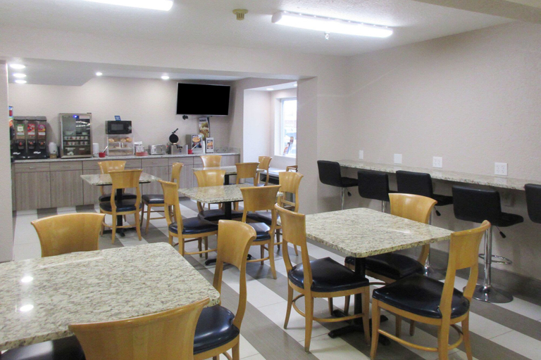 Food & Drinks 5, Quality Inn Mount Pleasant, Isabella