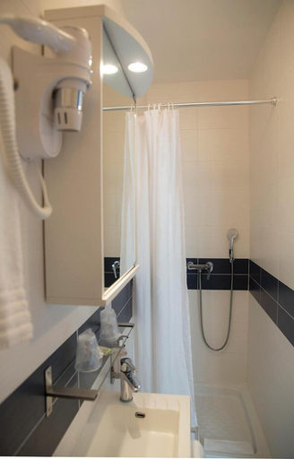 Bathroom 4, Hôtel La Pergola d'Arcachon, Gironde