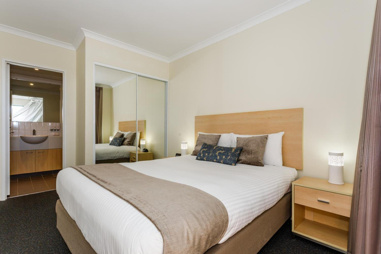 Bedroom 5, Perth Ascot Central Apartment Hotel, Belmont