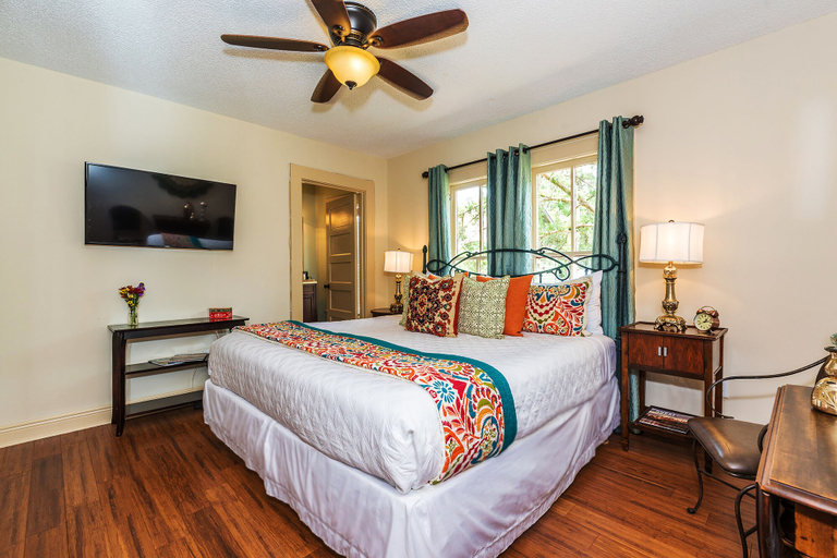 Bedroom 3, 44 Spanish Street Inn - Adults Only, Saint Johns