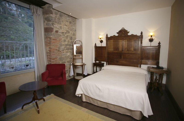 Bedroom 3, Hotel Balneario La Hermida, Cantabria