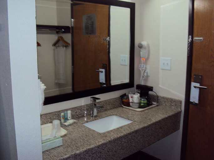 Bathroom 3, Quality Inn Carbondale University area, Jackson