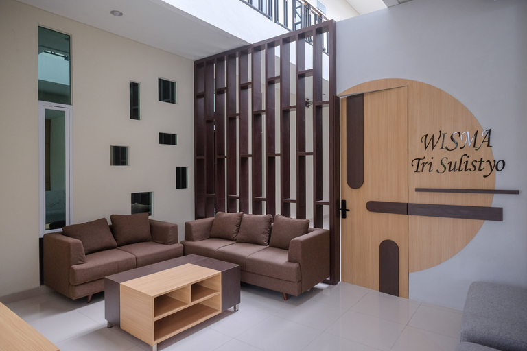 Others 4, RedDoorz Plus near UMS Solo 2, Sukoharjo