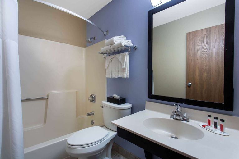Bathroom 4, Super 8 by Wyndham Cromwell/Middletown, Middlesex