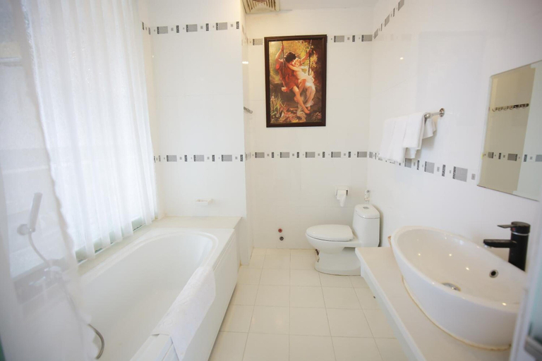 Bathroom 3, Lavender Hotel, Thủ Dầu Một