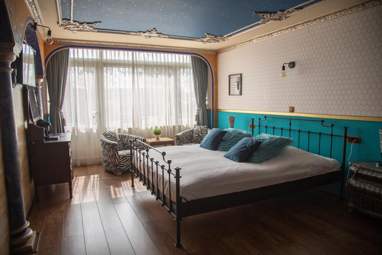 Bedroom 4, Amicitia Hotel, Sneek